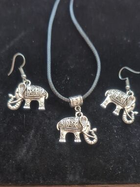 Silver Elephant Pendant Necklace and Earrings Set - Silver Animal Jewelry